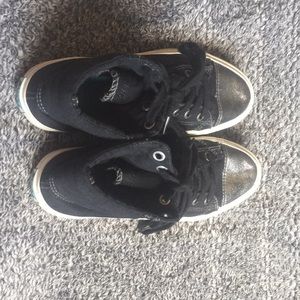 These are blowfish high tops.